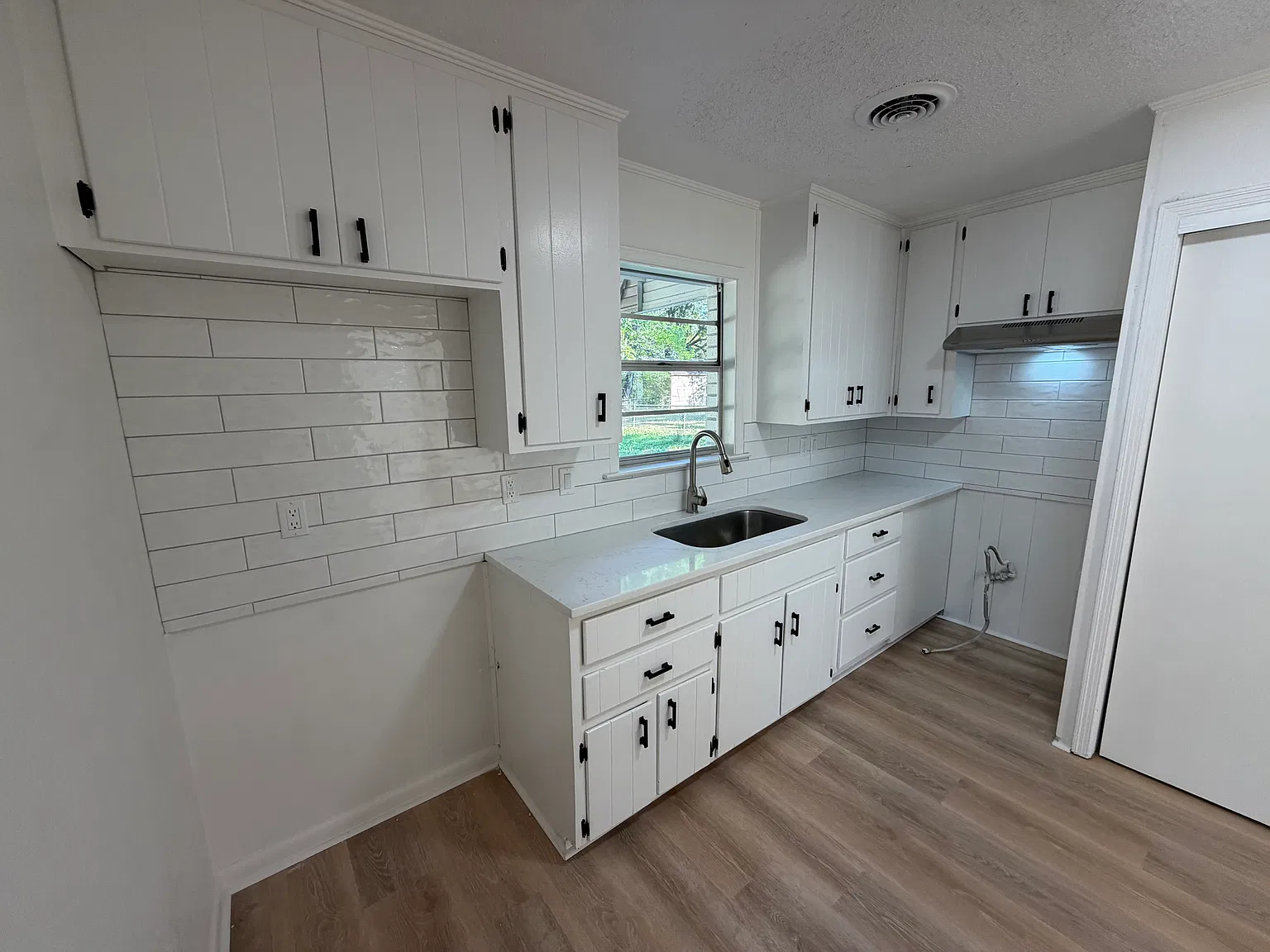 3 bed, 1244 sqft, $1,645 — Photo 3