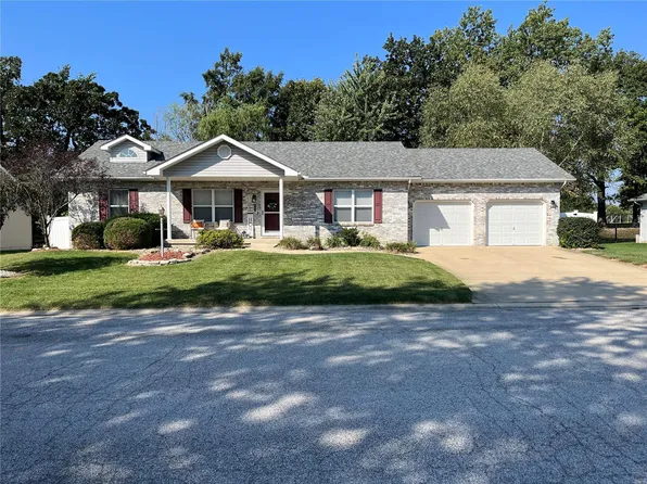212 Lakewood Dr, Brighton, IL 62012