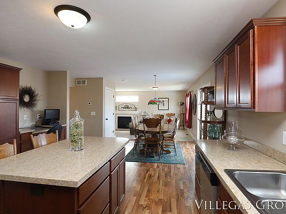 4th image of 129 Hawthorne Ct NE