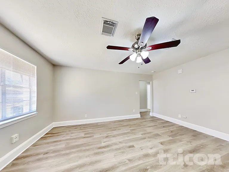 4427 Oakside Dr — Photo 4