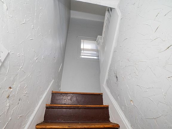 4th image of 16155 Trinity St