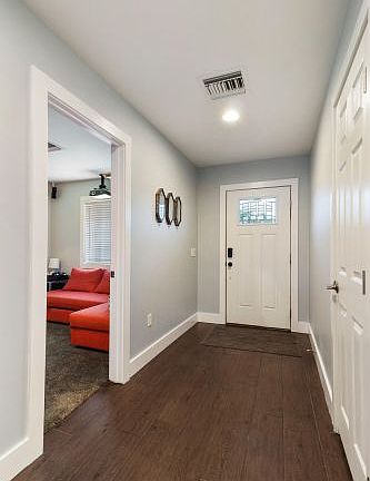 5th image of 501 E Balboa Dr