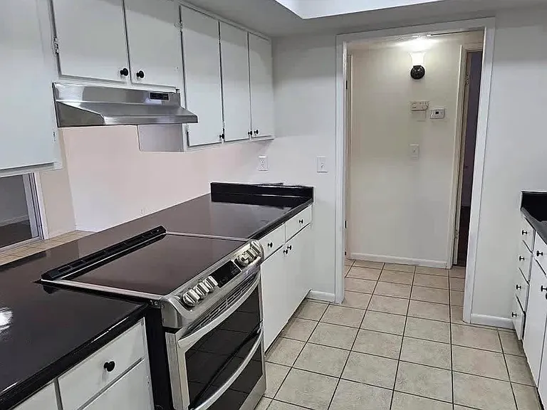 7237 W Montebello Ave — Photo 2