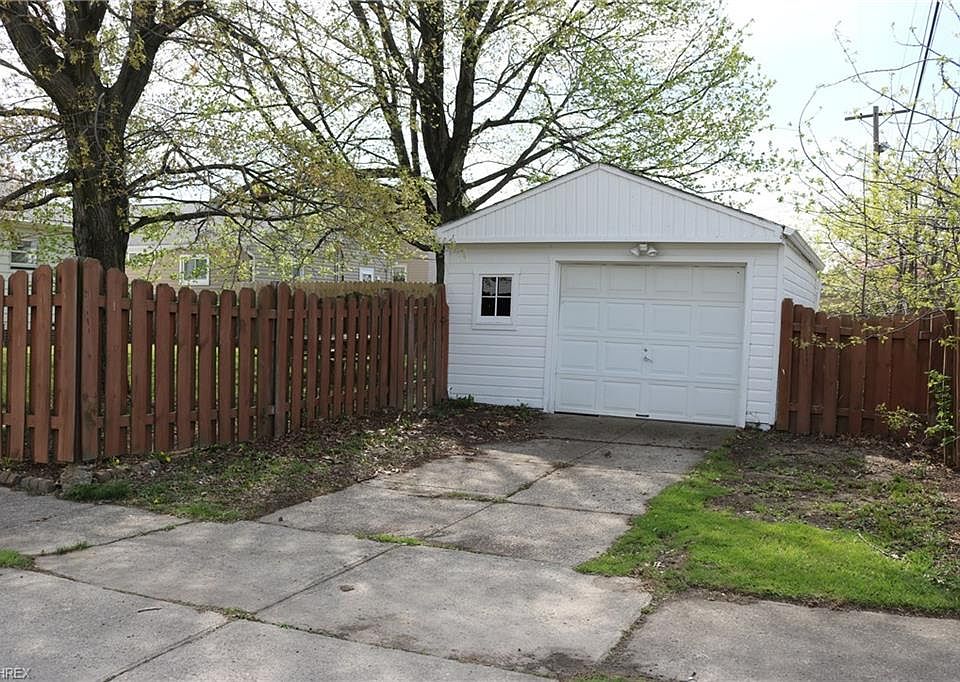 2nd image of 3302 Commonwealth Dr
