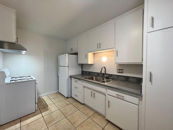 2nd image of 405 N Marengo Ave #8