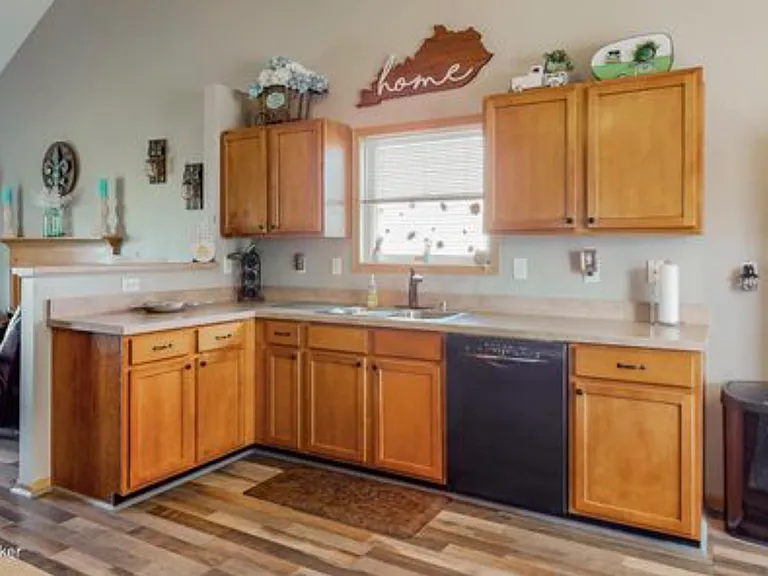 6608 Rockview Way — Photo 4