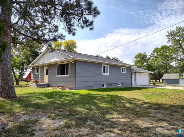 407 N Commercial Ave, Saint Lawrence, SD 57373