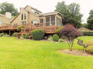 6464 Country Club Dr, Greenville, OH 45331