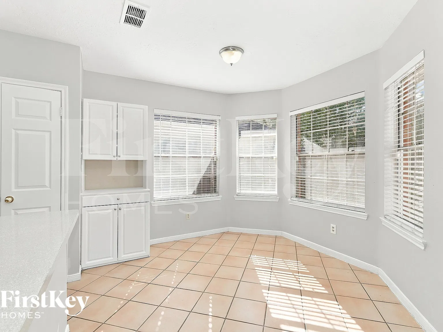 3 bed, 2.5 bath, 2719 sqft, $2,195 — Photo 4