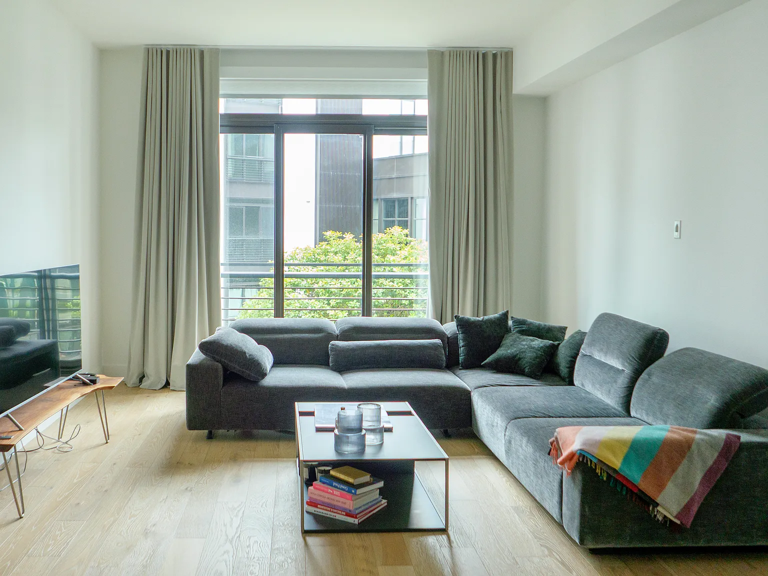 1 bed, 898 sqft, $5,250 — Photo 1