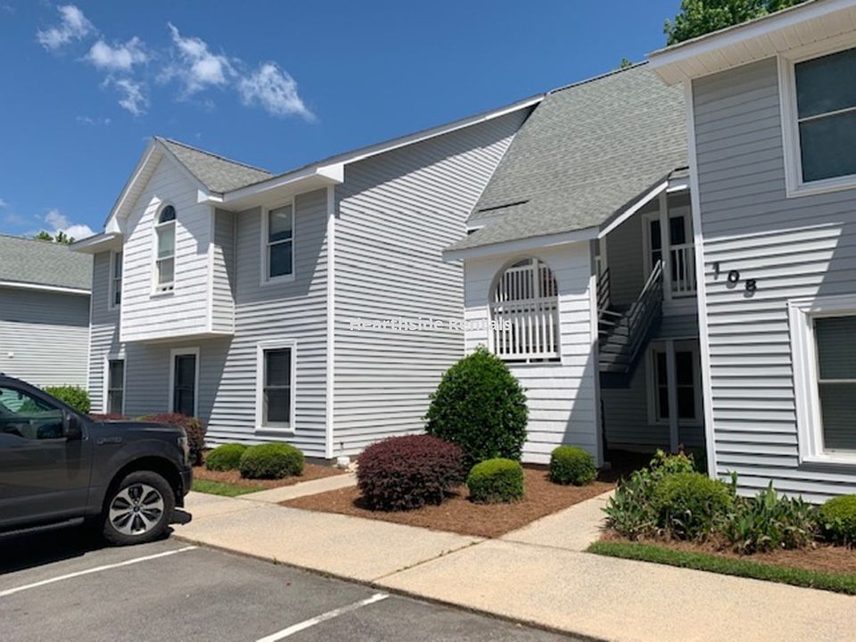 1st image of 108B W Victoria Ct