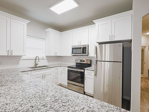 4th image of 113 N Park Ct #109-4