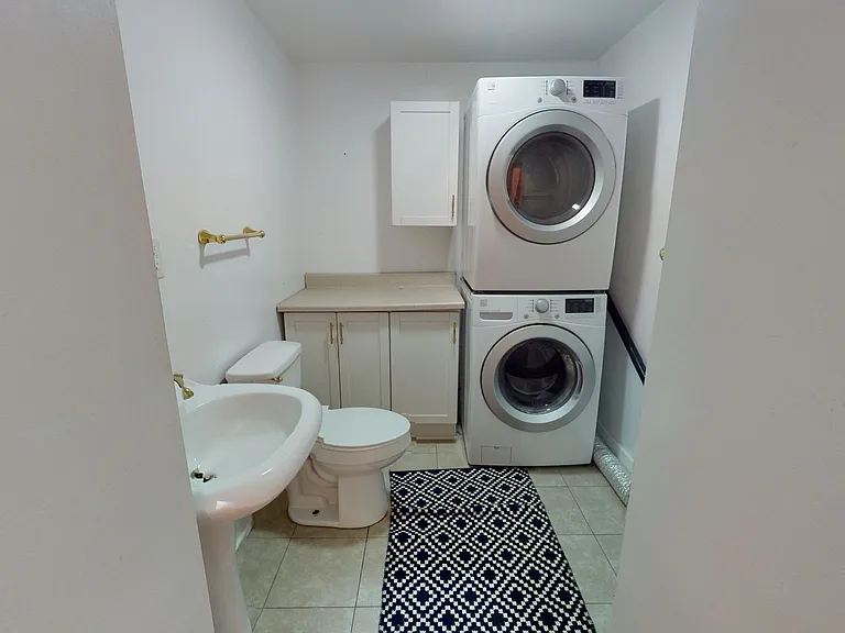 1915 E Market St #3 — Photo 20