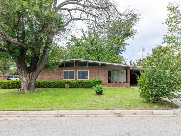 1907 Brooke Ln, Brownwood, TX 76801