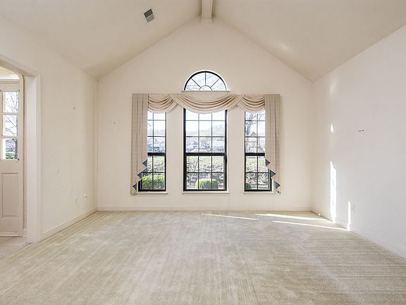 4th image of 6061 Sunrise Cir