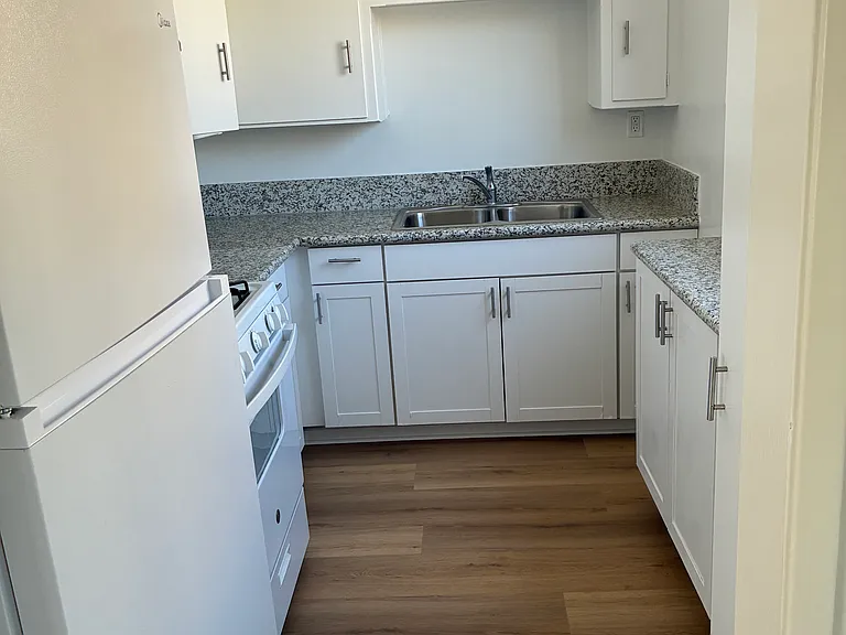 1343 N Sierra Bonita Ave #10 — Photo 31