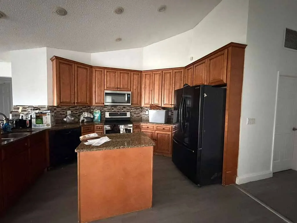 5 bed, 2481 sqft, $850 — Photo 4