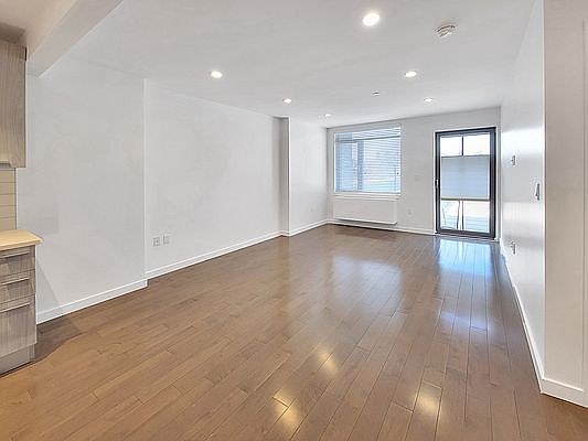 3rd image of 3040 21st St APT 203