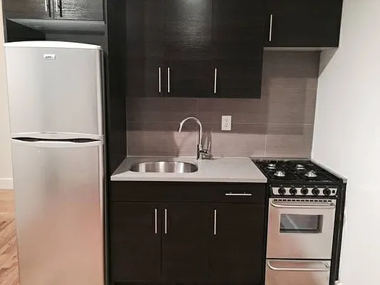 Rented by Premier Metro Realty Corp | media 31