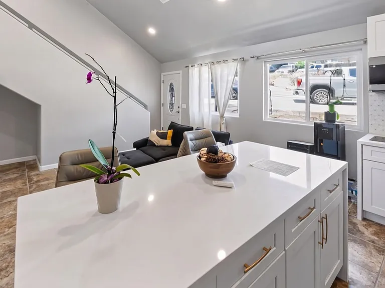 880 La Terraza Blvd #3 — Photo 3