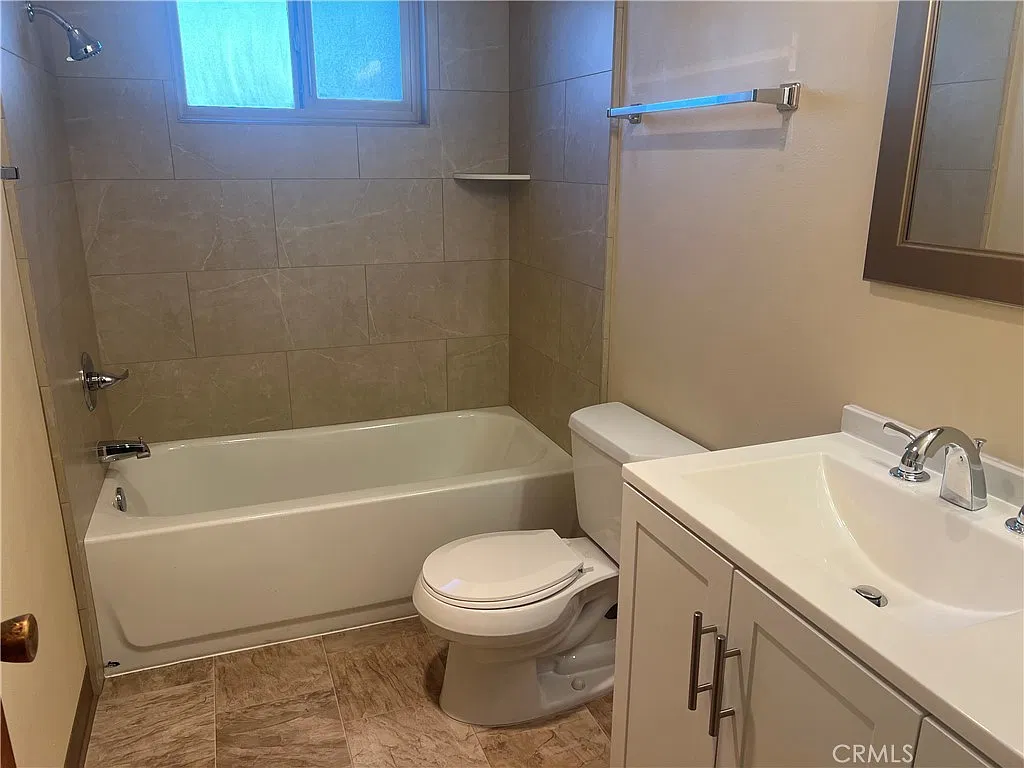 2 bed, 1000 sqft, $1,575 — Photo 3