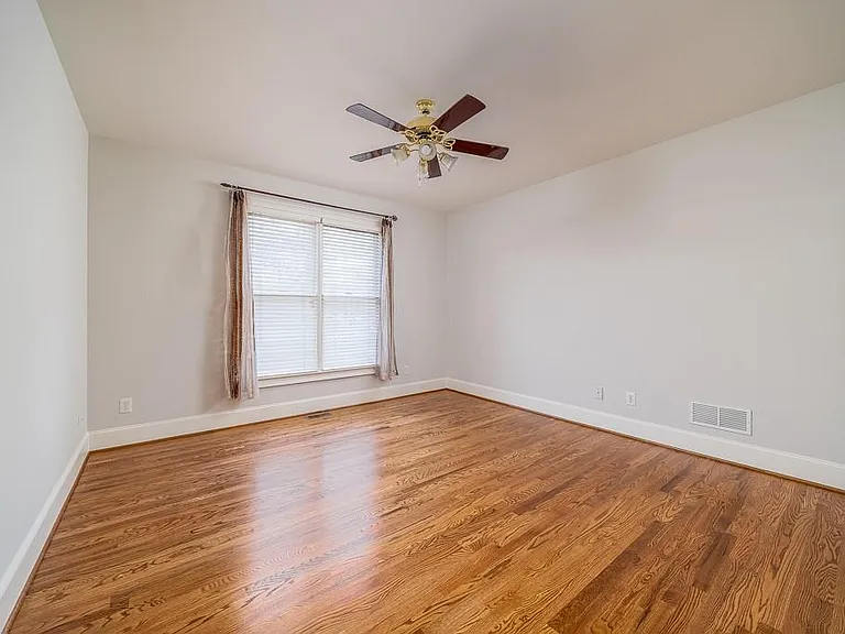 9445 Stoney Ridge Ln — Photo 15