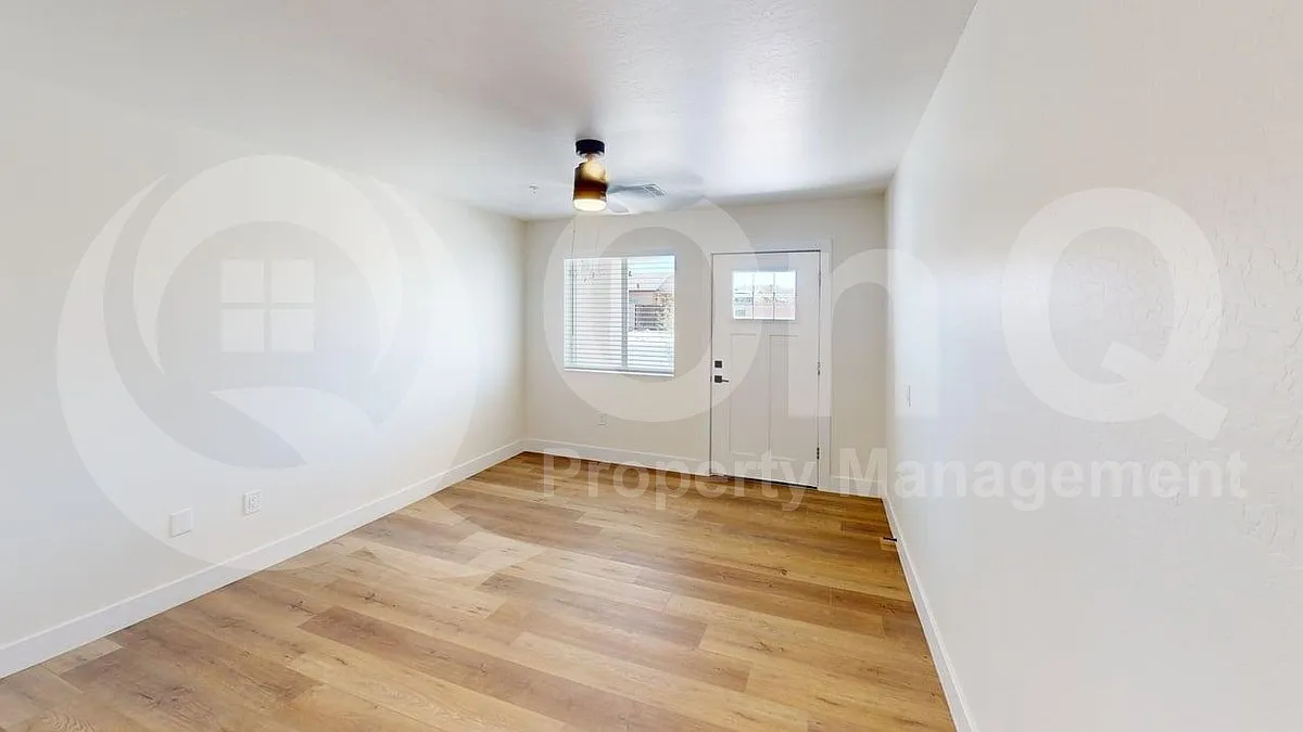 2 bed, 2.0 bath, 1000 sqft, $1,599 — Photo 3