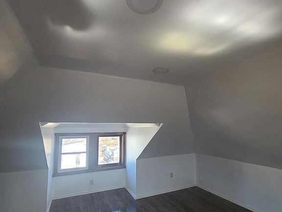 4th image of 1-703 W Race St #1
