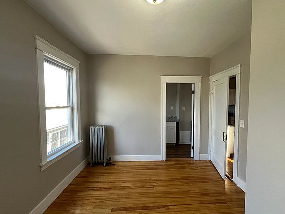 4th image of 36 Derby St #3