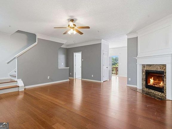 3rd image of 726 Breeze Ln