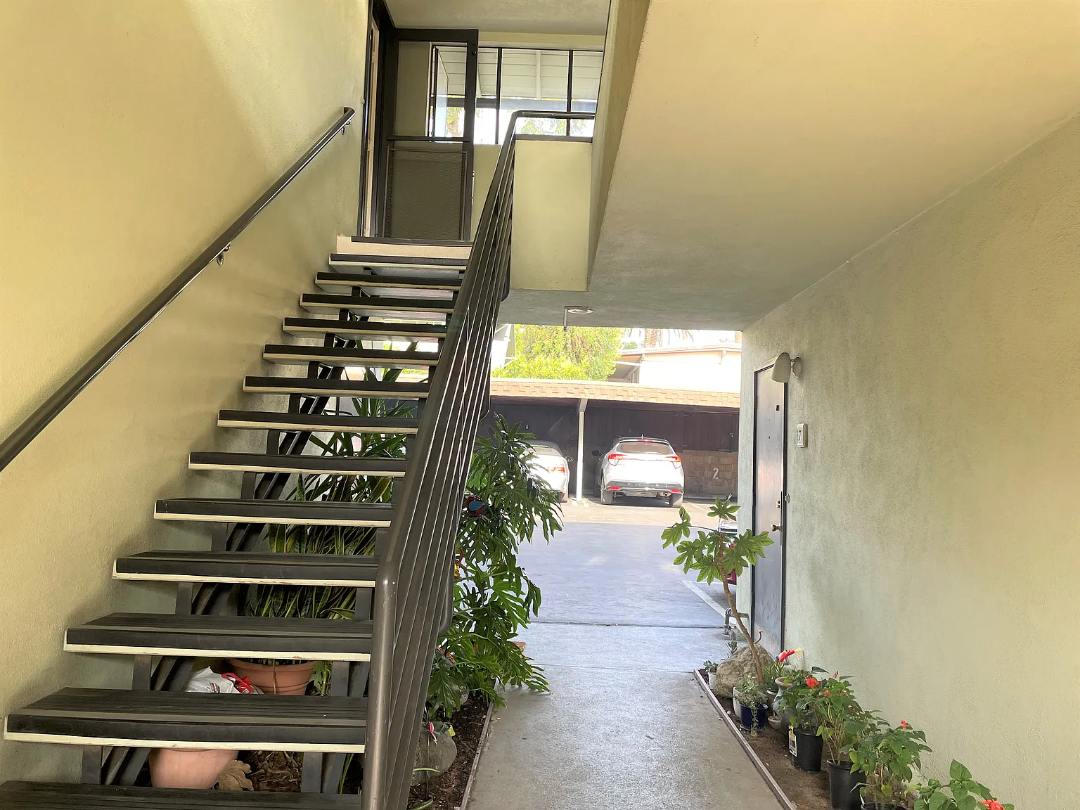 305 California Blvd — Photo 4