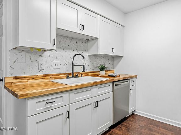 3rd image of 3912 Valley Creek Way