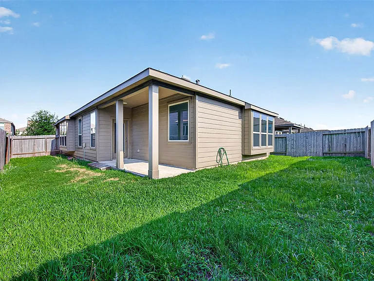 2519 Northern Great White Ct — Photo 35