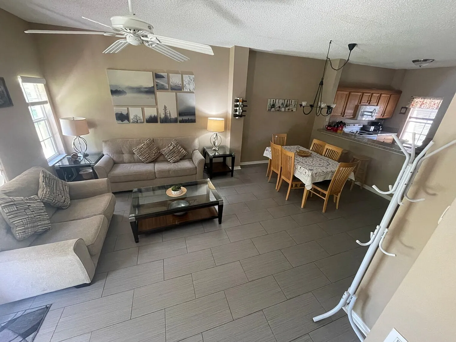 3 bed, 2.5 bath, $4,111 — Photo 4