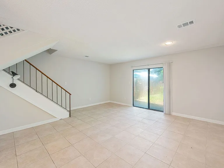 206 4th St SE #B5 — Photo 7