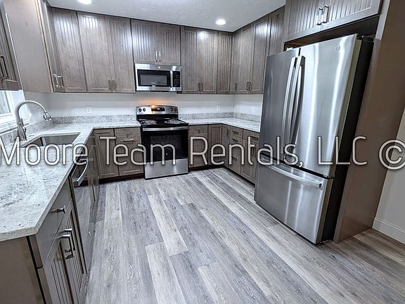 5th image of 255 Brookside Dr