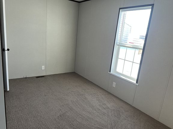 5th image of 646 W Elm Ave #220