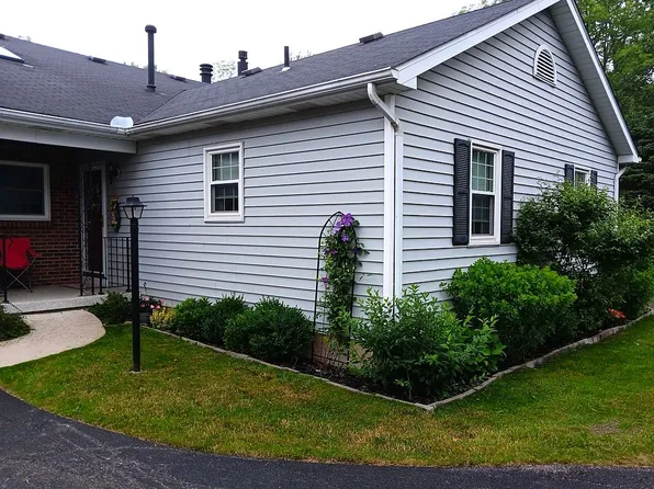 46 Stepping Stone Ln, Orchard Park, NY 14127