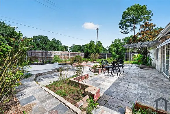 1119 Pinecroft Dr — Photo 38