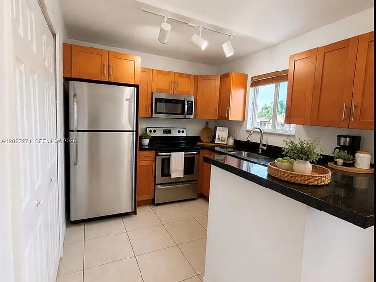 995 NE 34th Ave #201 — Photo 12