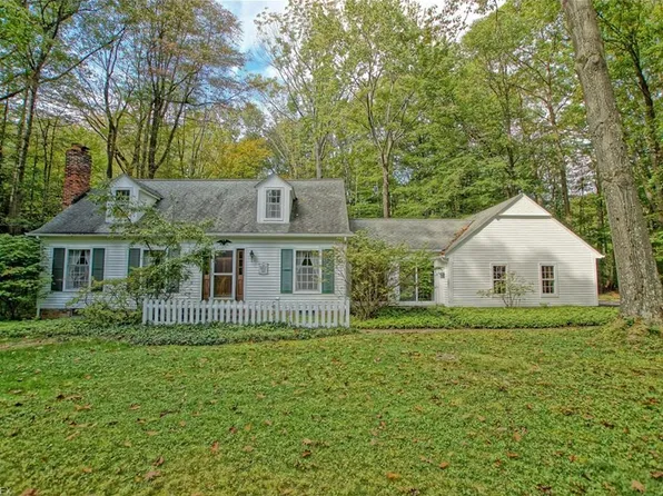 55 Sterncrest Dr, Moreland Hills, OH 44022