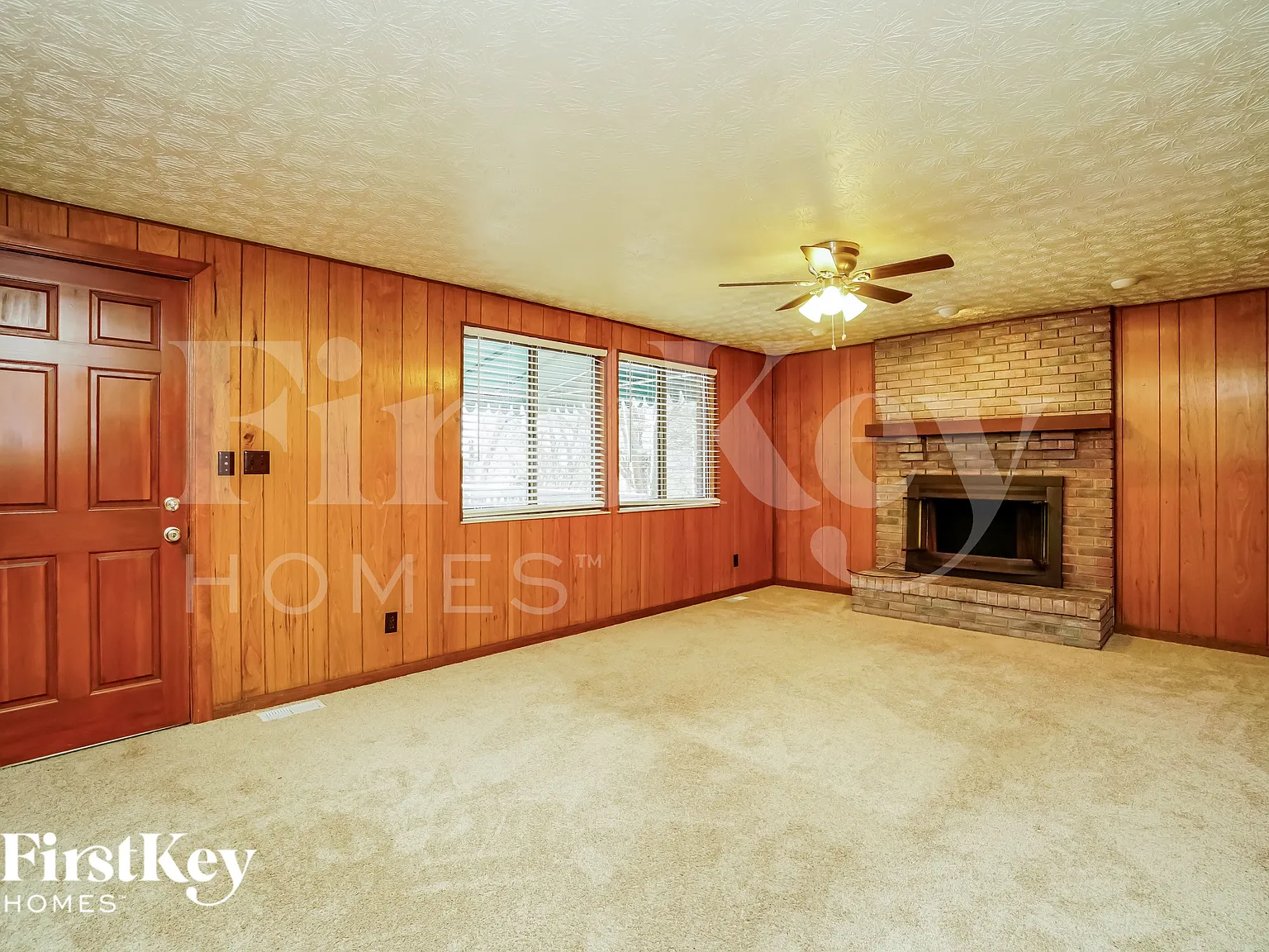 4 bed, 2.5 bath, 1977 sqft, $2,300 — Photo 3