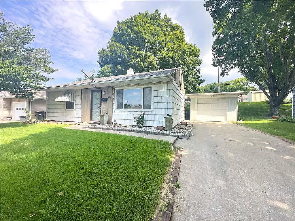 2 bed, 825 sqft, $1,100 — Photo 1
