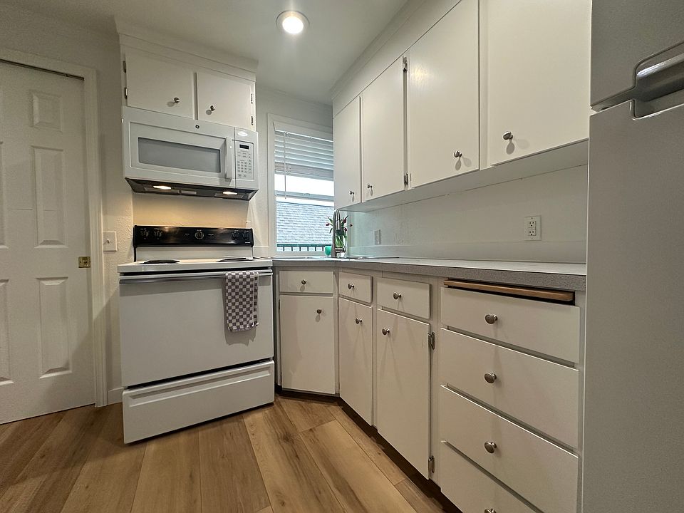 Bright kitchen with plenty of storage