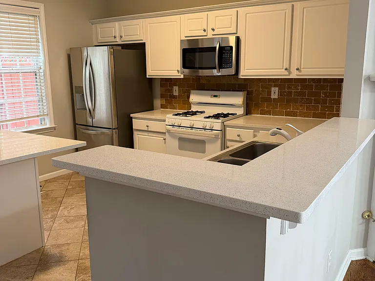 3946 Howell Park Rd — Photo 4