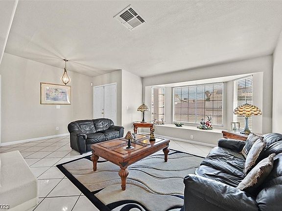 2nd image of 1412 Indian Hedge Dr