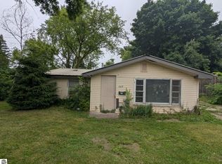 225 Valley Ave, Alma, MI 48801