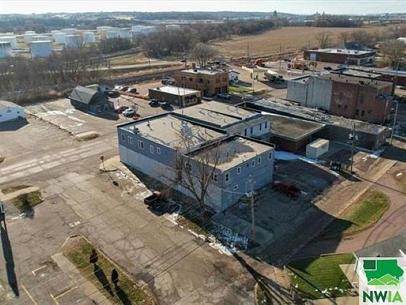 5th image of 4023 Floyd Blvd