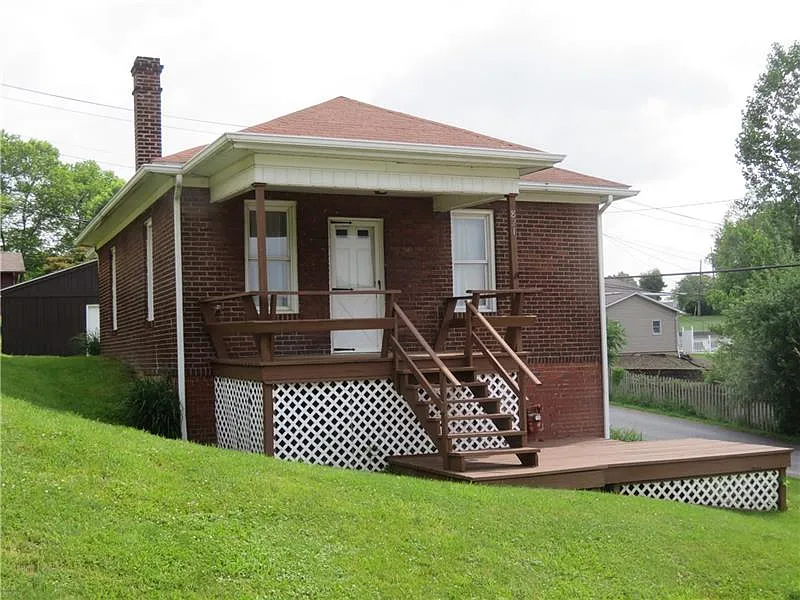 821 John St photo 1