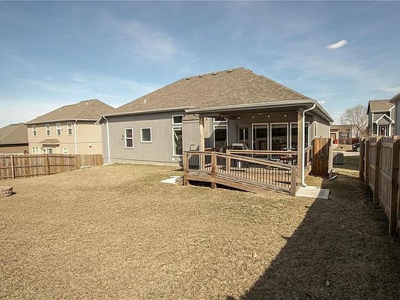 3rd image of 2114 NW Sycamore Ln